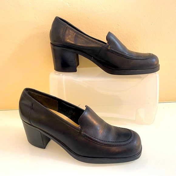 Bakers Black Leather Square Toes Block Heels Slip-On  Loafers Size 51/5 - Picture 1 of 12